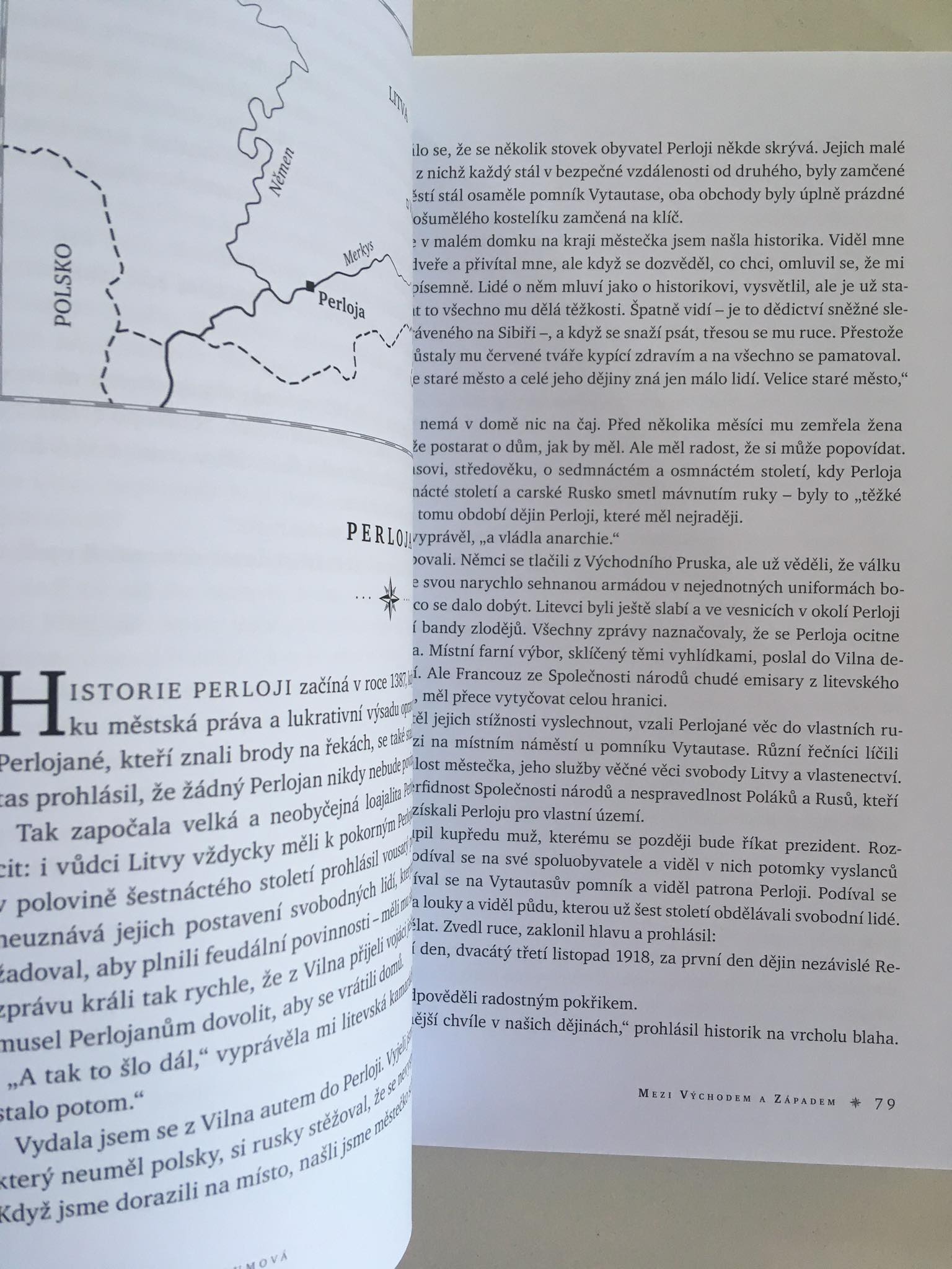Mezi východem a západem, Anne Applebaumová